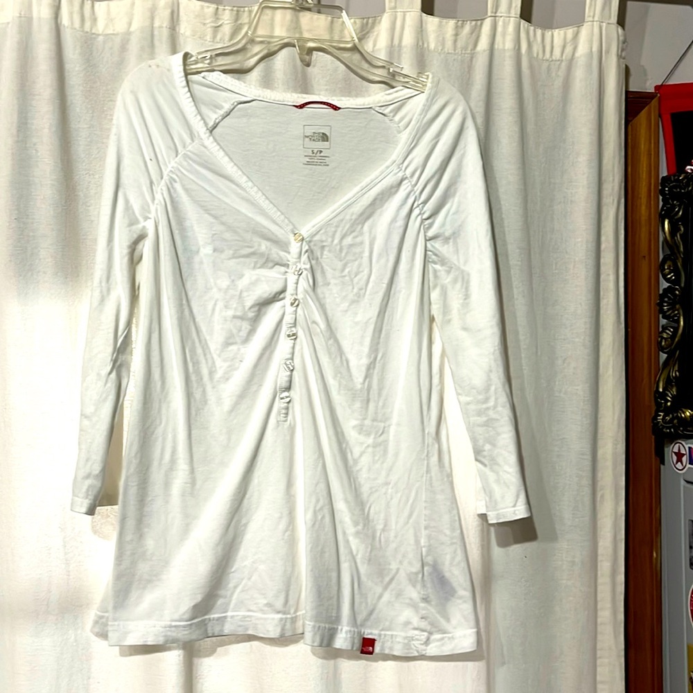 Scrunch shoulder, button front, v-neck, quarter length sleeves
